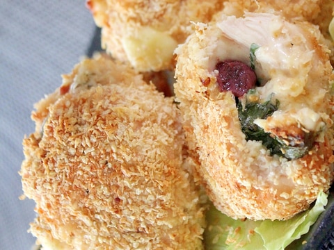 揚げない♪鶏ささみのしそ梅チーズと大葉のチキンカツ